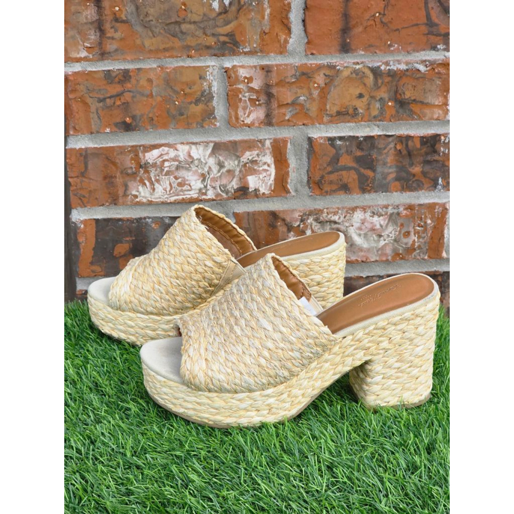 Universal Thread Platform Mule Heels – Light Beig… - image 2